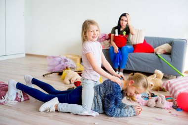 Romping iki kız kardeş