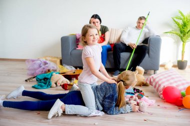 Romping iki kız kardeş