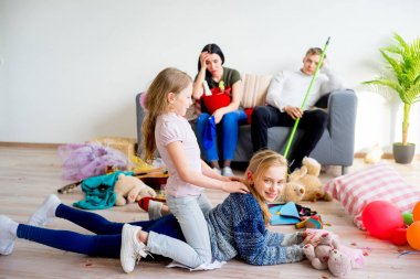 Romping iki kız kardeş