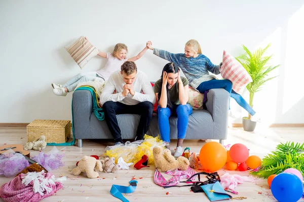 Çocuklar evde romping