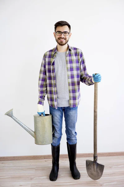 Gärtner mit Schaufel — Stockfoto