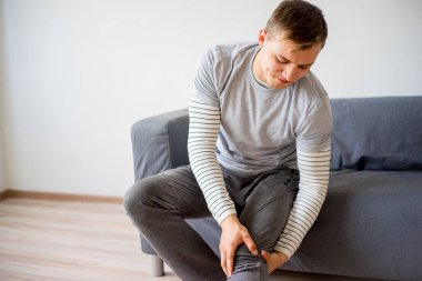 Adam bacağını burktum