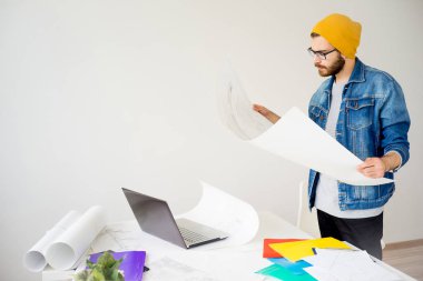 Bir projede çalışan mimar