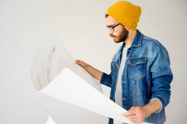 Bir projede çalışan mimar