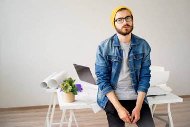 Bir projede çalışan mimar