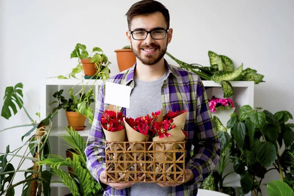 Erkek Çiçekçi Çiçek ile