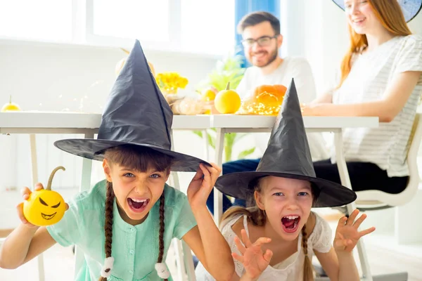 Dziewczyny w kostium czarownicy — Zdjęcie stockowe