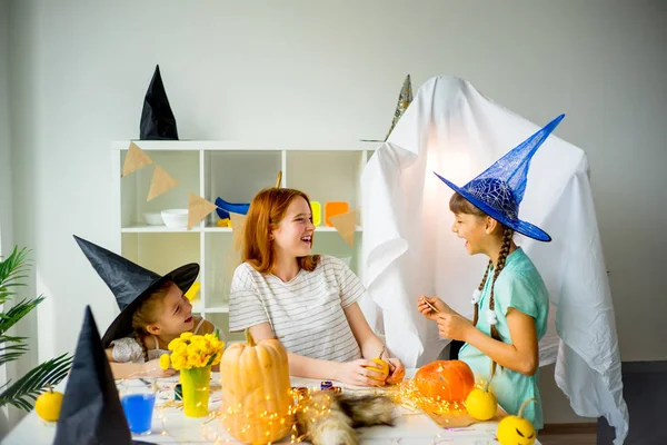 Baban bir hayalet kostümü