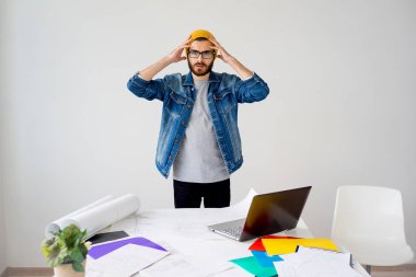 Bir projede çalışan mimar