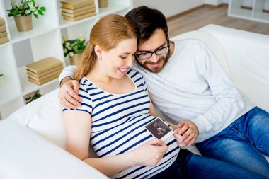 Çift sonogram holding