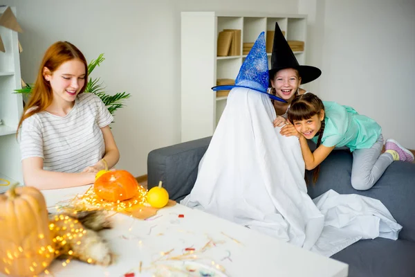 Baban bir hayalet kostümü