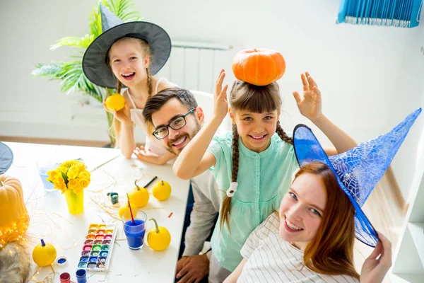 Calabazas familiares para tallar —  Fotos de Stock