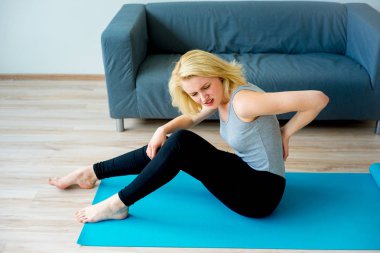 Kız onu geri burktum