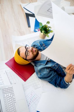 Evden çalışan serbest meslek mimar