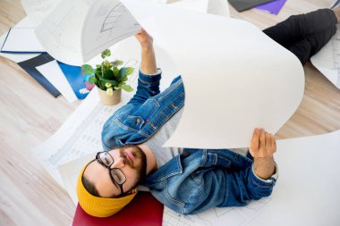 Evden çalışan serbest meslek mimar