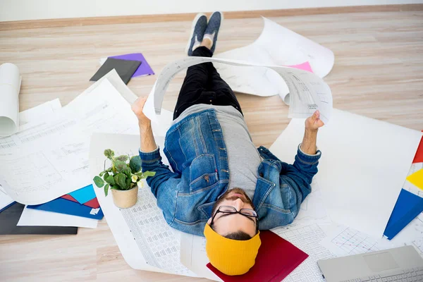 Evden çalışan serbest meslek mimar