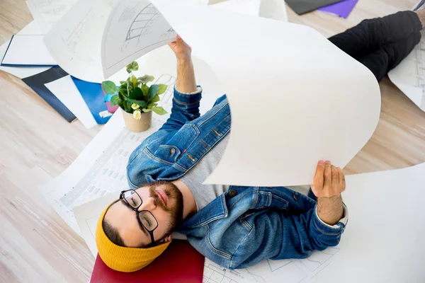 Evden çalışan serbest meslek mimar