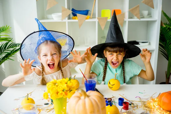 Familia con calabazas — Foto de Stock