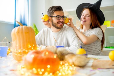 Kabak ile oynarken Çift