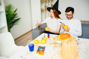 Kabak ile oynarken Çift