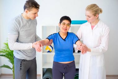 Fizyoterapi devam ediyor