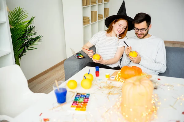 Kabak ile oynarken Çift