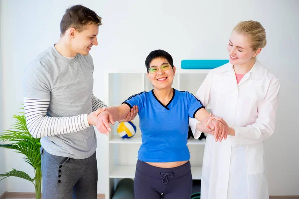 Fizyoterapi devam ediyor