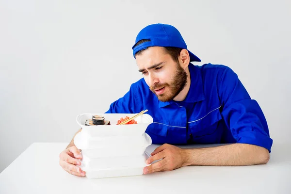 Food delivery guy wants to eat — Stock Photo, Image