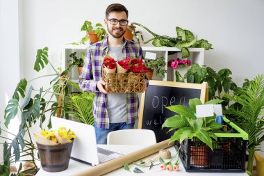 bir çiçekçi dükkanı