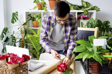 bir çiçekçi dükkanı