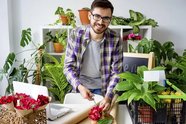 bir çiçekçi dükkanı