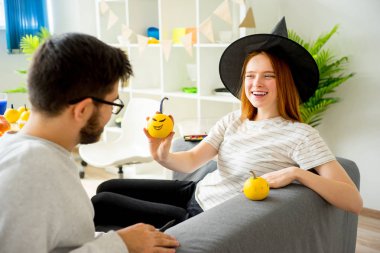 Kabak ile oynarken Çift