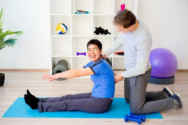 Üst düzey bir hasta yardım fizyoterapist