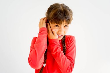 Kız gösteren duygular