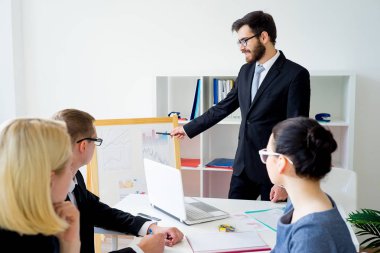 İş sunumu devam ediyor