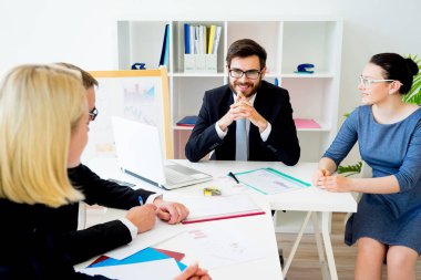 iş toplantıları devam ediyor