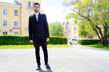 Bir sokakta başarılı iş adamı