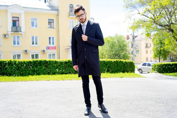 Bir sokakta başarılı iş adamı