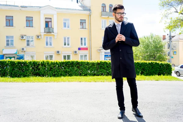 Bir sokakta başarılı iş adamı