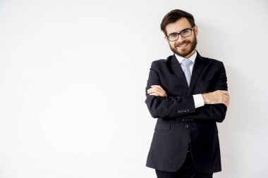 yakışıklı bir adam bir takım elbise