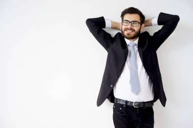 yakışıklı bir adam bir takım elbise