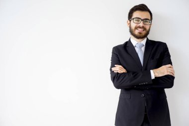 yakışıklı bir adam bir takım elbise