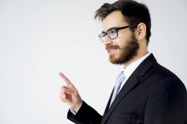 yakışıklı bir adam bir takım elbise