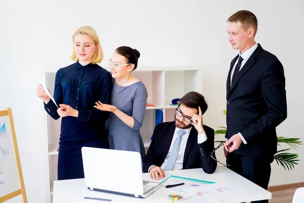 Grup Ofis çalışanları