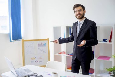 İşadamı bir sunum