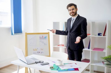 İşadamı bir sunum