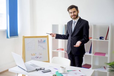 İşadamı bir sunum