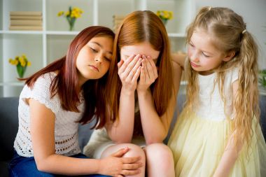 Annelerini teselli kızı