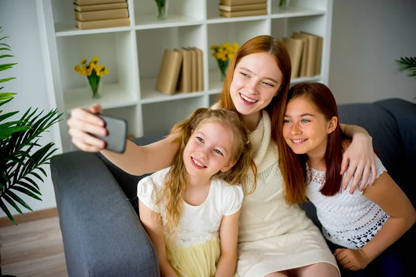 mutlu sevgi dolu aile