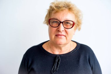 Kadın gösteren duygular